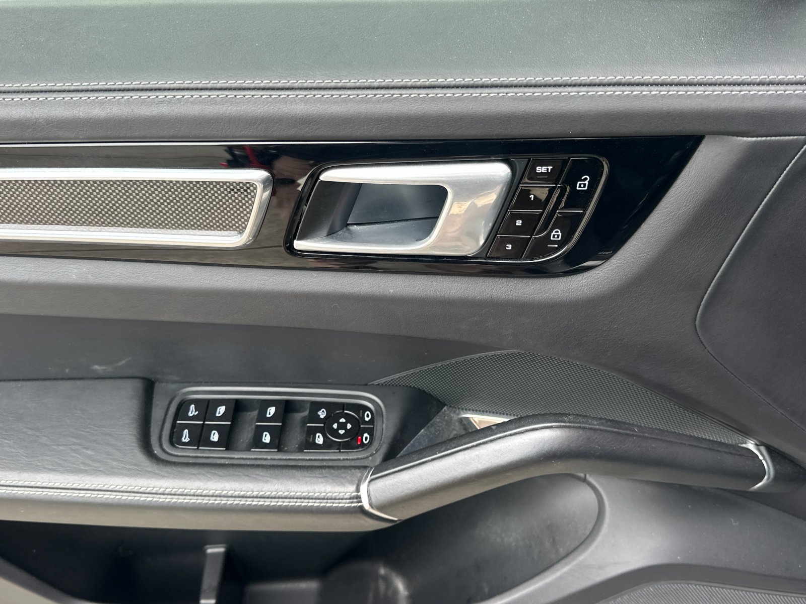 Used 2020 Porsche Cayenne Turbo AWD/4WD image 11