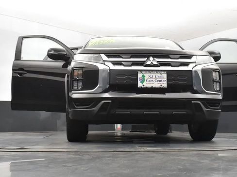 Used 2025 Mitsubishi Outlander Sport ES image 11