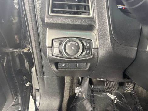 Used 2018 Ford Explorer XLT w/ Equipment Group 202A AWD/4WD image 15