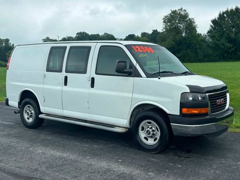 Used 2015 GMC Savana 2500 RWD image 2