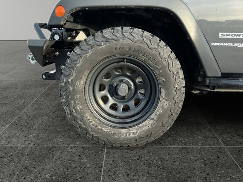 Used 2018 Jeep Wrangler Sport S image 14