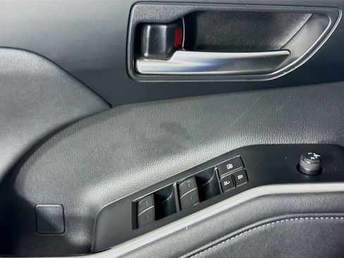 Used 2023 Toyota Highlander XLE FWD image 22