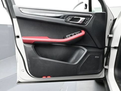 Certified 2024 Porsche Macan AWD/4WD image 7