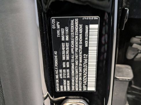 Certified 2025 Porsche Macan Electric image 28