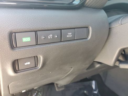 Used 2024 Nissan Sentra SV FWD image 28