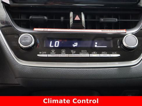 Used 2025 Toyota Corolla LE image 18