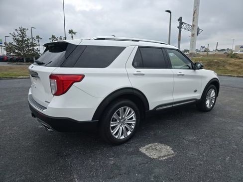 Used 2022 Ford Explorer King Ranch w/ Premium Technology Package image 5