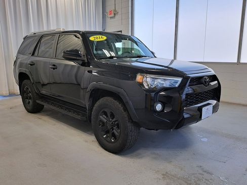 Used 2016 Toyota 4Runner SR5 image 4