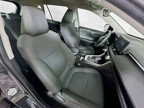 Used 2021 Toyota RAV4 LE FWD image 30
