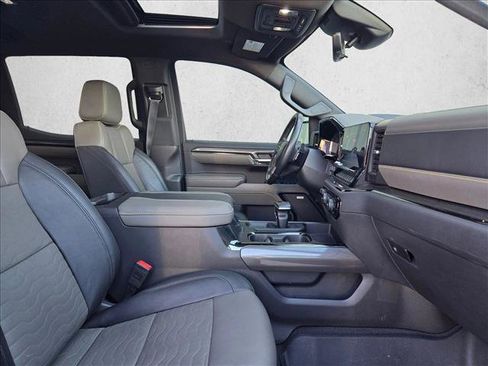 Used 2023 Chevrolet Silverado 1500 ZR2 w/ Technology Package image 18