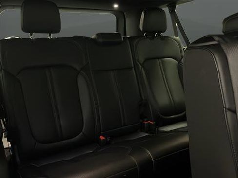 Used 2024 Jeep Wagoneer L Series II w/ Convenience Group I image 2