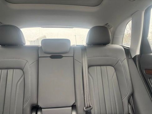 Used 2023 Audi Q5 2.0T Premium Plus w/ Premium Plus Package AWD/4WD image 13