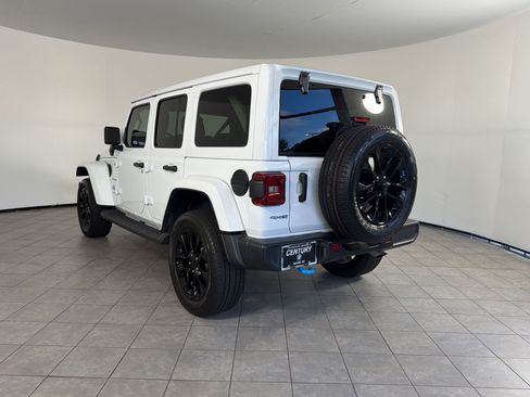 Used 2022 Jeep Wrangler Unlimited Sahara AWD/4WD image 3