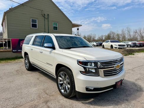Used 2015 Chevrolet Suburban LTZ image 3