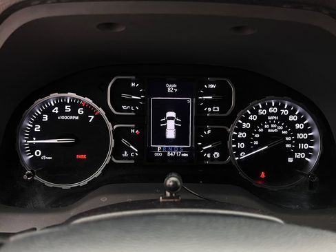 Used 2018 Toyota Tundra SR5 w/ TRD Off Road Package AWD/4WD image 18