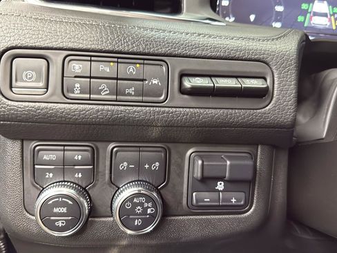 Used 2023 GMC Yukon Denali w/ Denali Reserve Package image 18