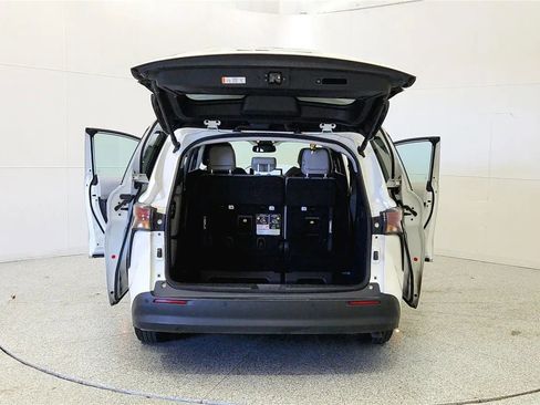 Used 2025 Toyota Sienna XLE FWD image 7