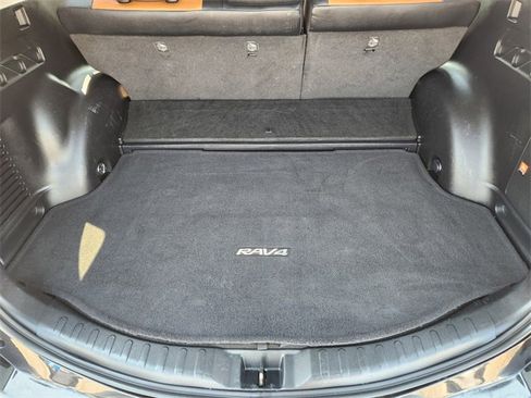 Used 2023 Toyota Corolla Cross XLE image 31