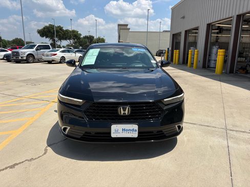 Used 2024 Honda Accord Touring image 3