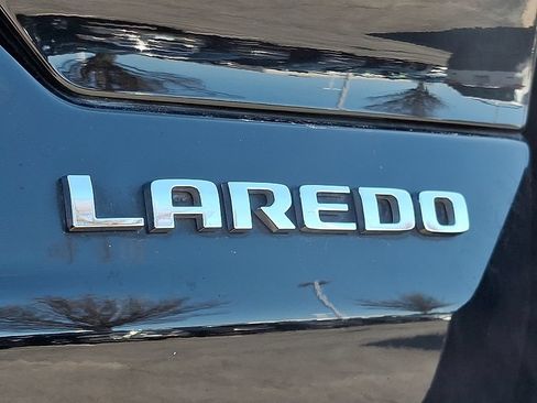 Used 2023 Jeep Grand Cherokee Laredo AWD/4WD image 30