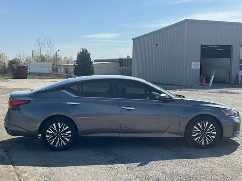 Used 2024 Nissan Altima 2.5 SV image 6
