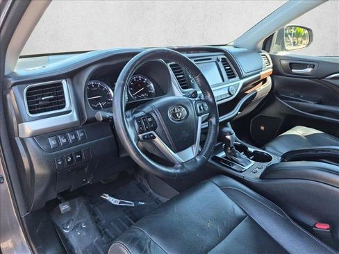 Used 2014 Toyota Highlander Limited Platinum AWD/4WD image 10