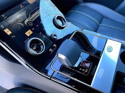 Used 2021 Land Rover Range Rover Velar R-Dynamic S image 21