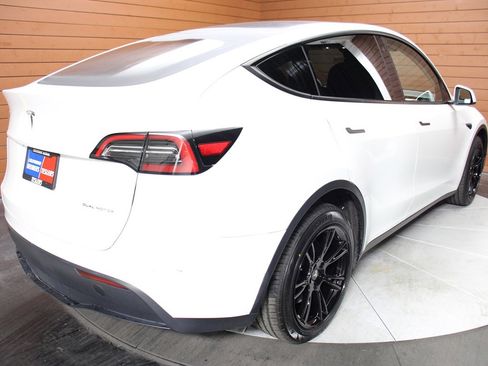 Used 2023 Tesla Model Y Long Range image 5