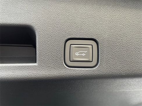 New 2026 Chevrolet Traverse Z71 w/ Driver Confidence Package image 32