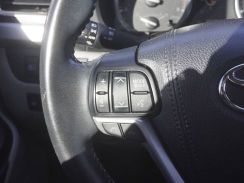 Used 2018 Toyota Highlander XLE image 12