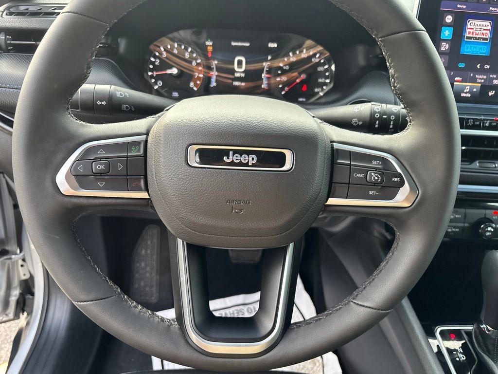Used 2025 Jeep Compass Latitude w/ Altitude Special Edition AWD/4WD image 15