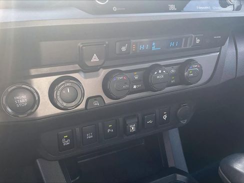 Used 2020 Toyota Tacoma TRD Off-Road w/ TRD Premium Off Road Package image 35