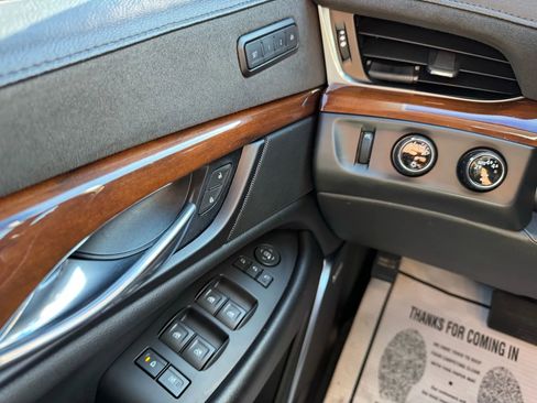 Used 2019 Cadillac Escalade Luxury image 26