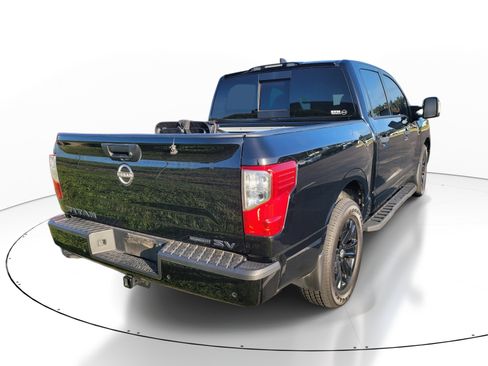 Used 2024 Nissan Titan SV w/ SV Convenience Package RWD image 4