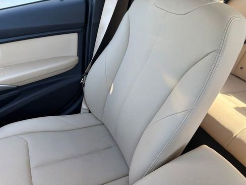 Used 2018 BMW 320i xDrive Sedan w/ Premium Package AWD/4WD image 27