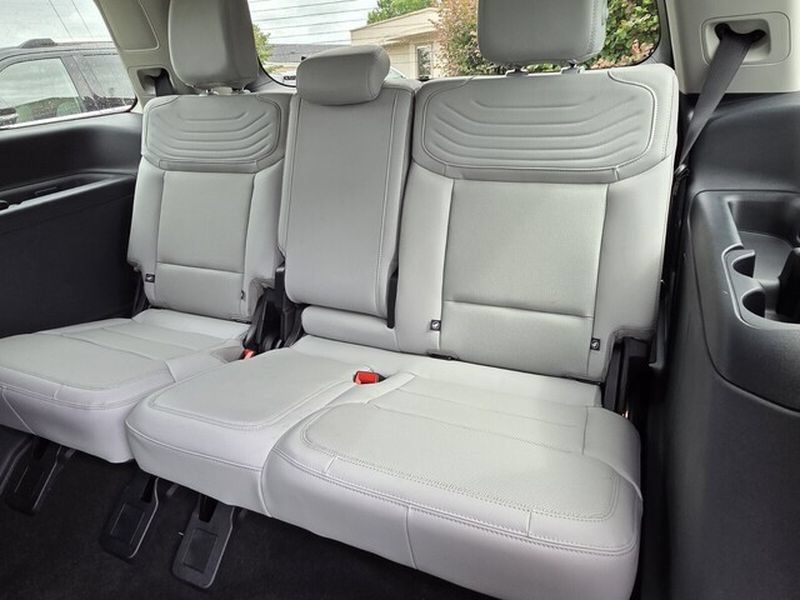 New 2026 Ford Expedition Platinum w/ Platinum Ultimate Package AWD/4WD image 7