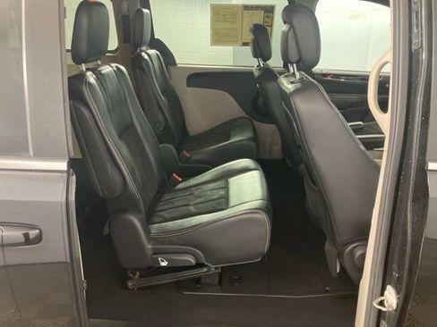 Used 2020 Dodge Grand Caravan SXT image 19