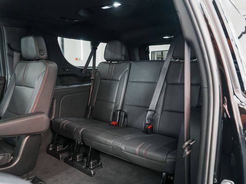 Used 2022 Chevrolet Suburban RST w/ Sport Performance Package image 32