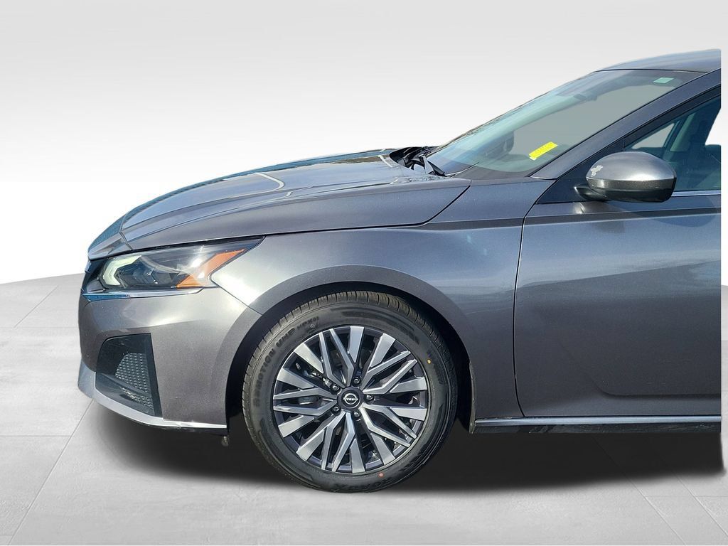 Used 2023 Nissan Altima 2.5 SV FWD image 9