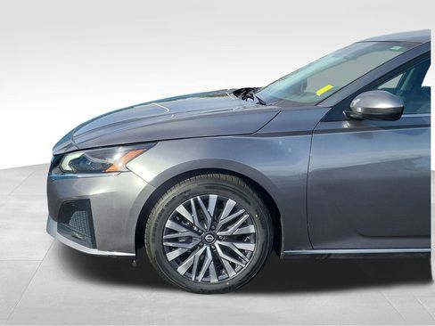 Used 2023 Nissan Altima 2.5 SV image 9