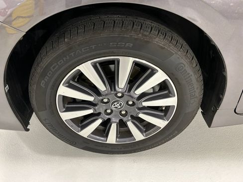 Used 2020 Toyota Sienna Limited Premium AWD/4WD image 8
