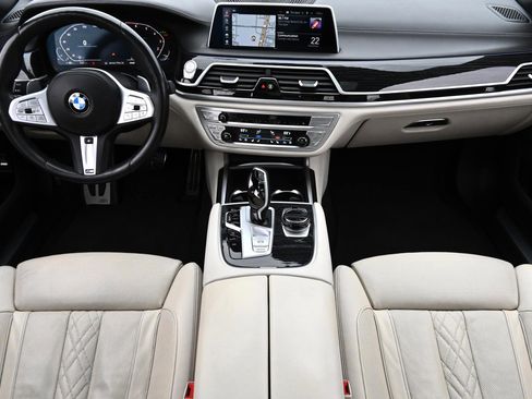 Used 2022 BMW 750i xDrive w/ Executive Package image 13