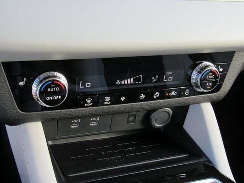 New 2026 Mitsubishi Outlander SE image 18