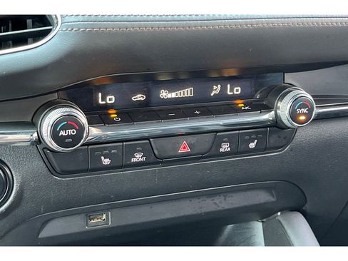 Used 2020 MAZDA MAZDA3 Hatchback w/ Preferred Package image 27