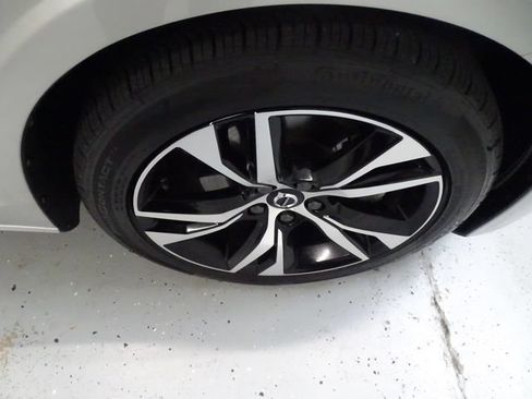 Used 2024 Volvo S60 B5 Plus AWD/4WD image 29
