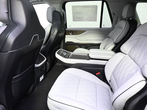 New 2026 Lincoln Navigator Black Label AWD/4WD image 21