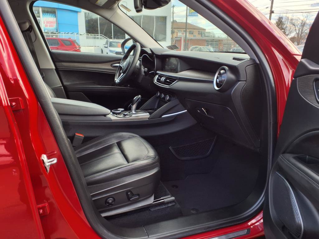 Used 2019 Alfa Romeo Stelvio Ti AWD/4WD image 12