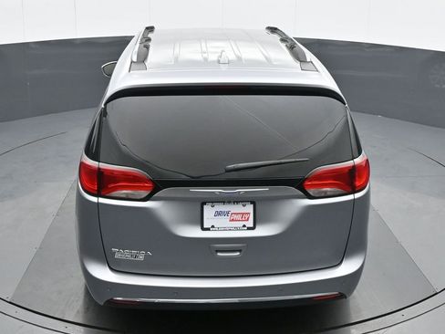 Used 2019 Chrysler Pacifica Touring-L FWD image 21
