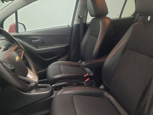 Used 2021 Chevrolet Trax LT w/ Driver Confidence Package FWD image 17