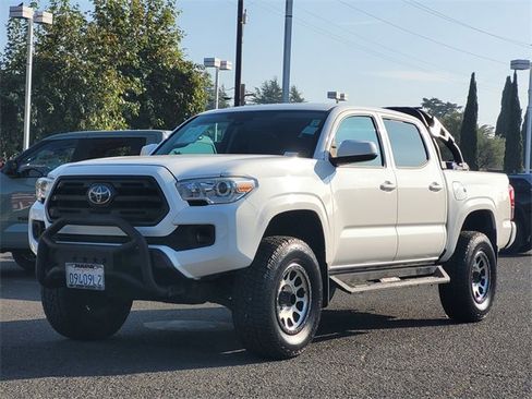 Certified 2018 Toyota Tacoma SR image 10